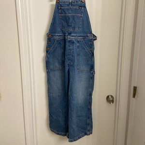 Wrangler Sz M cropped, wide leg overalls
